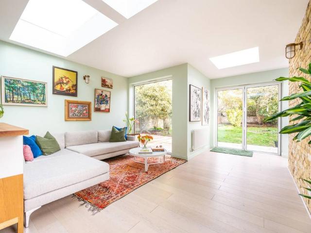 8 Gladding Road, London, E12 5DD, United Kingdom | 3 bed house for rent #114040445 | Rentberry