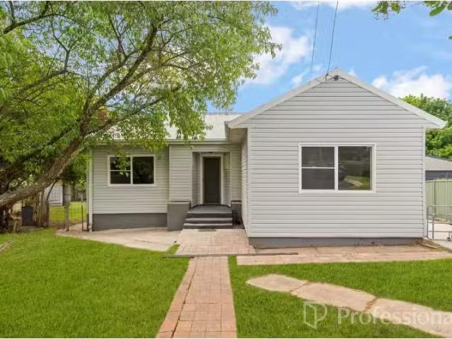 8 Hansard Place, West Bathurst House for rent Listed by Prope.