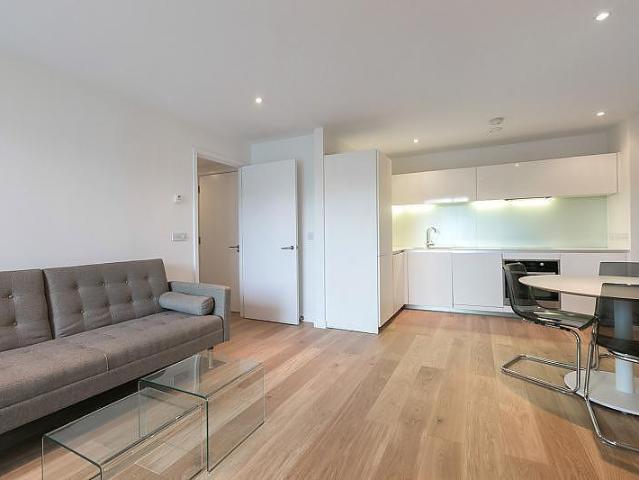 8 Hardwicks Square, Wandsworth SW18 2 bed property to rent £2,550 pcm £588 pw