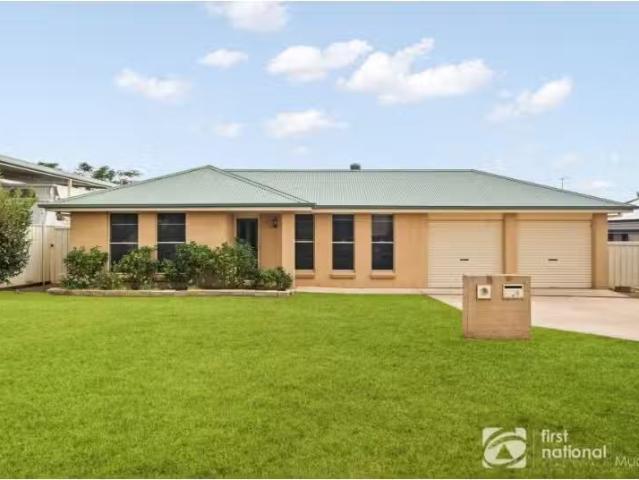 8 Hardy Crescent, Mudgee House for rent Listed by Chloe Brown.