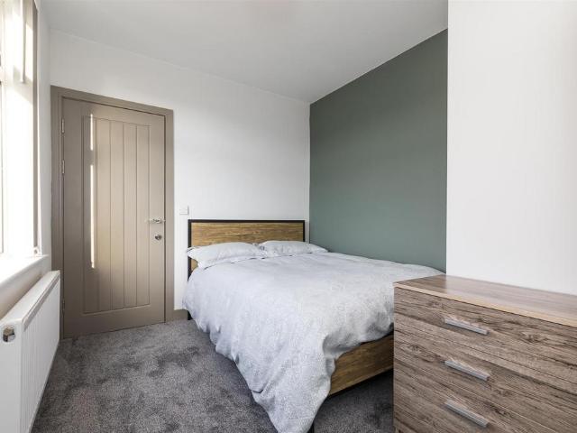8 Harrison Street, Newcastle ST5 1 bed in a house share to rent £564 pcm £130 pw
