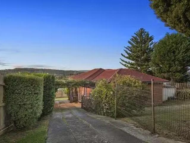 8 Heatherdew Close, Endeavour Hills, VIC 3802