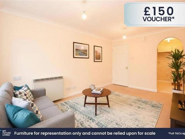 8 Hedingham Place, Spring Way CO9 1 bed retirement property to rent £925 pcm £213 pw