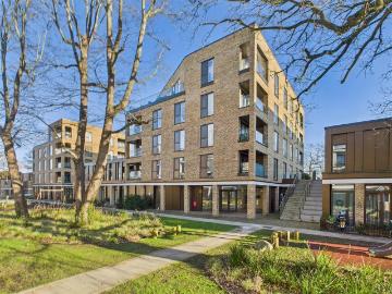 8 Hewitts Way, Walton on Thames 1 bed apartment to rent £1,650 pcm £381 pw