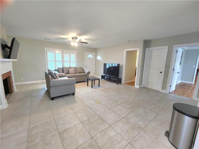 8 Highland Lane