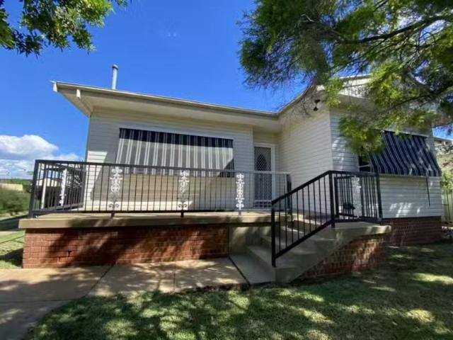 8 Hogan Street, Narrabri House for rent Listed by Samantha Go.