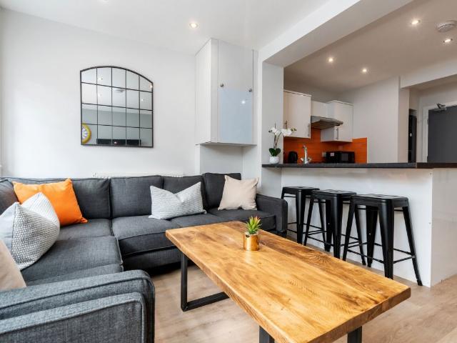 8 Holcombe Road, Manchester M14, 6 bed property to rent, £789 pppm | PrimeLocation