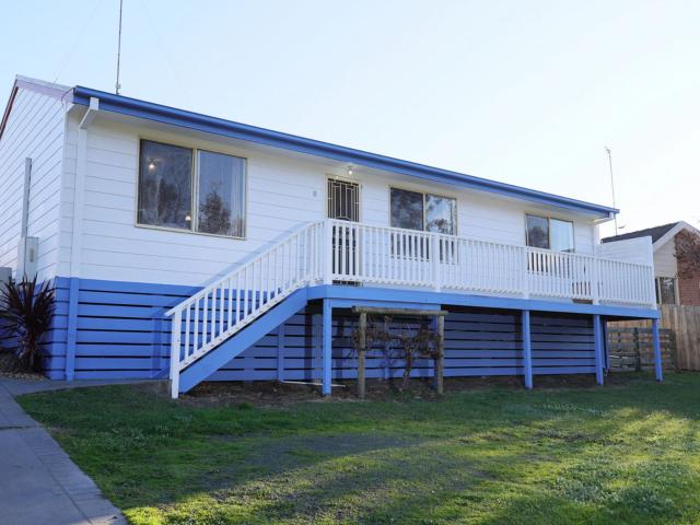 8 Ikara Way Churchill