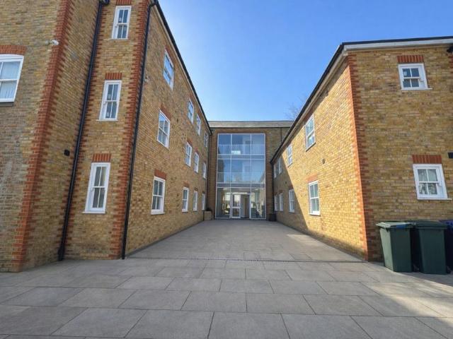 8 Jubilee Road, High Wycombe 1 bed flat to rent £950 pcm £219 pw