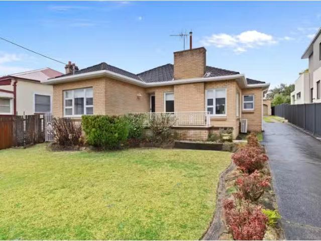 8 Junction Street, Miranda House for rent Listed by Rilee Pig.