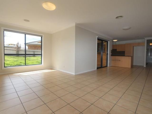 8 James Place Goulburn