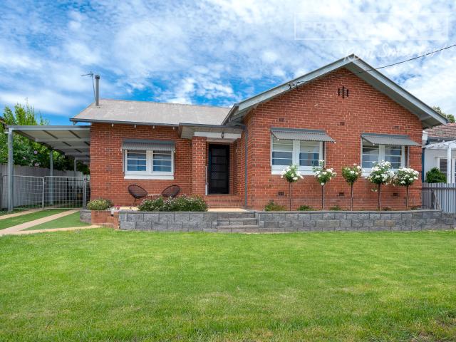 8 Jarick St, Turvey Park, NSW 2650