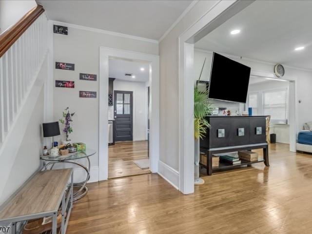 8 John St