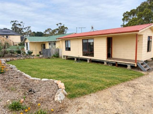 8 Johannes Street Quiet, quaint two bedroom rental
