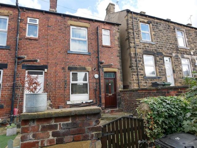 8 Jowett Terrace, Morley, LS27 0DG 3 bed terraced house to rent £895 pcm £207 pw