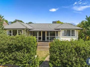 8 Karabah Avenue, Young, NSW 2594