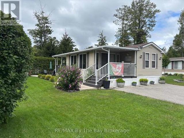 8 Kenora Trail, Wasaga Beach, ON, L9Z 1X7 house for sale | Listing ID S13714 | Royal LePage
