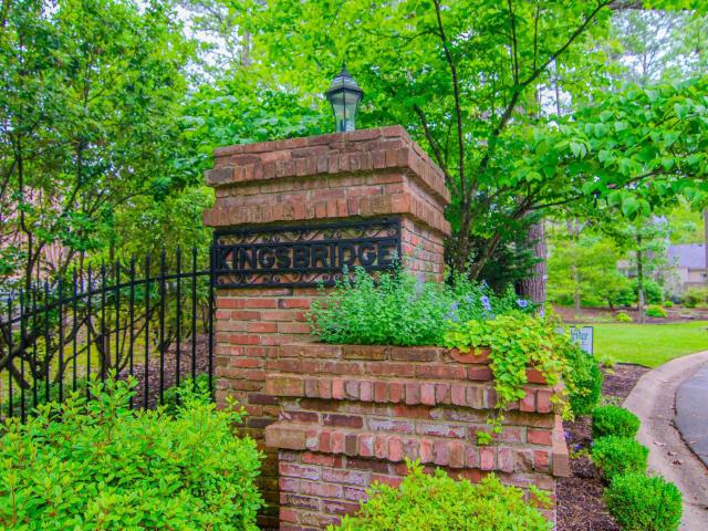 8 Kingsbridge Way