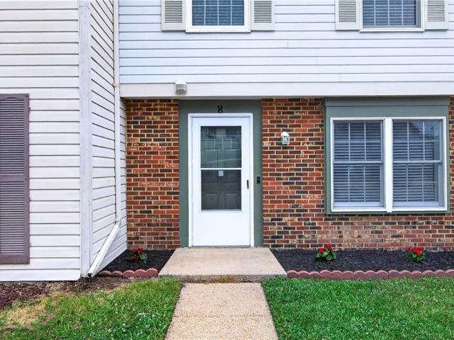 8 Lucinda CT