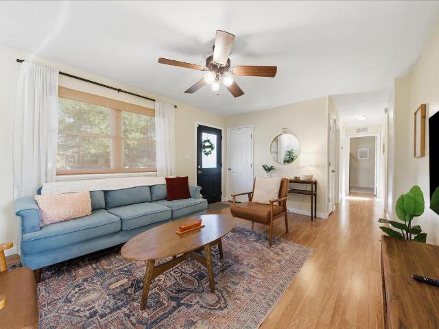 8 Lakeview Drive