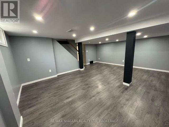 8 LAKEHURST DRIVE, St. Catharines, Ontario, L2N4C2