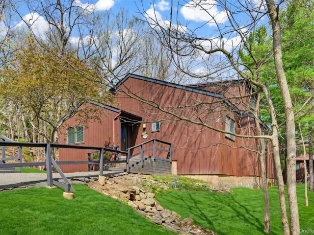 8 Laurel Ct, Highland Mills, NY 10930 | MLS #987125