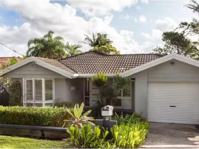 8 Lewis Crescent, Forresters Beach House for rent Listed by T.