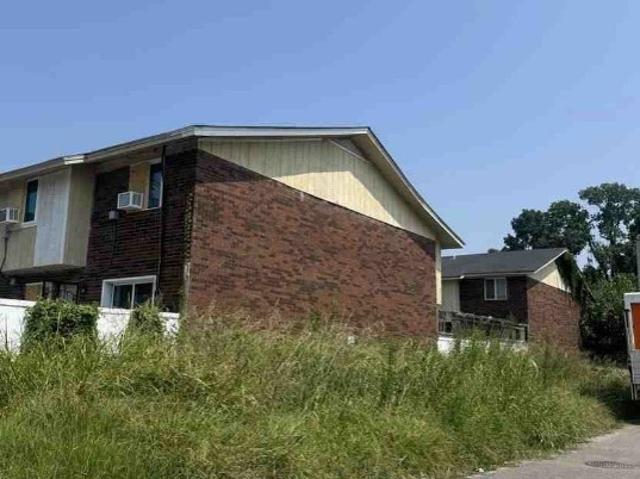 8 Lewis Drive