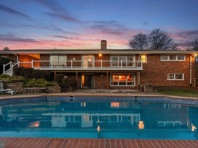 8 Lochview Ct, Lutherville Timonium, MD 21093 | MLS #MDBC2158