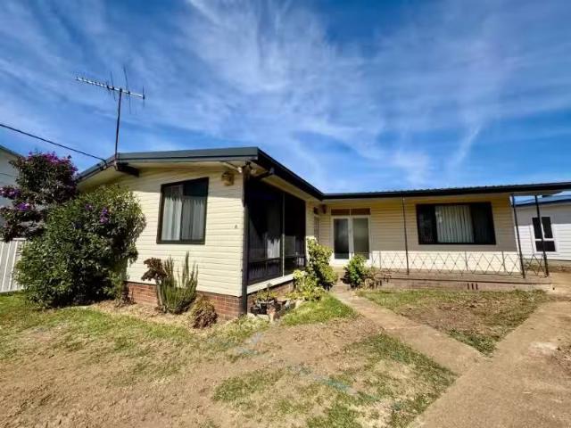 8 Lockwood Avenue, GREENACRE House for rent Listed by Tony a.