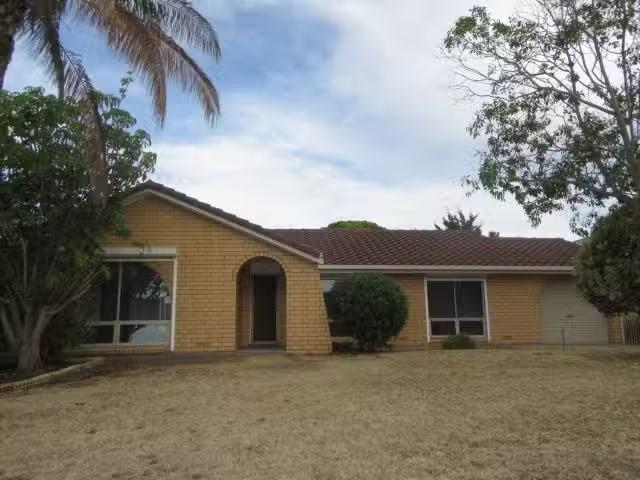 8 Lorita Crescent, HALLETT COVE, SA 5158 House for Rent