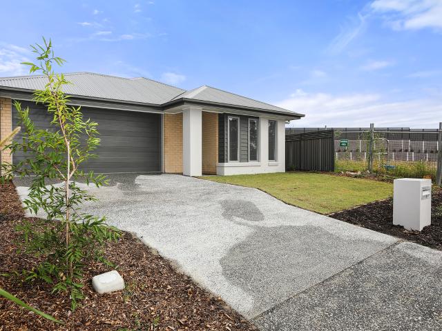 8 love street, victoria point, qld, 4165