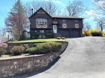 8 Loyola Ct, Hopatcong, NJ 07843 | MLS #4023