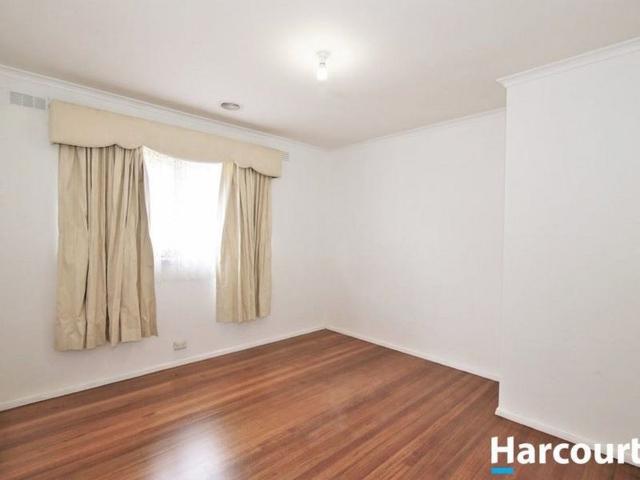8 Putt Grove, KEYSBOROUGH, VIC 3173