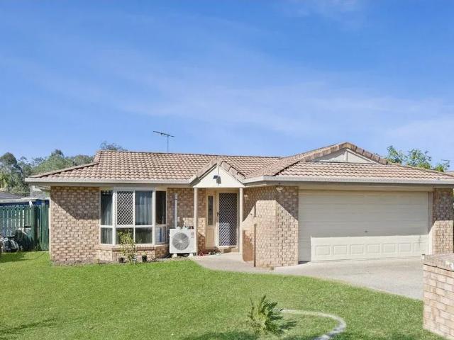 8 Paddies Crescent, CRESTMEAD, QLD 4132
