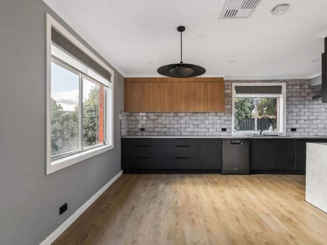 8 Parangana Place, Waverley