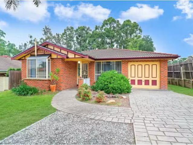 8 Pardalote Place, Glenmore Park House for rent Listed by Sky.