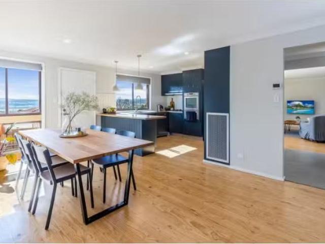 8 Parson Close, West Bathurst House for rent Listed by Bathur.