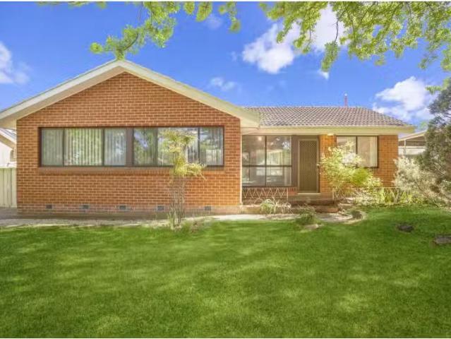 8 partinson Street, WATSON House for rent Listed by Leasing T.