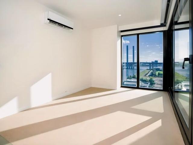 8 Pearl River Road, Melbourne