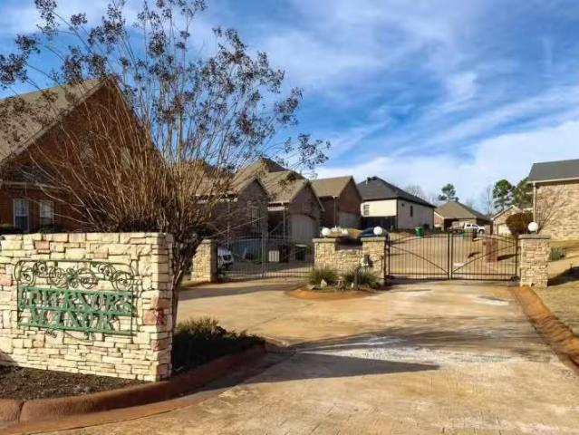 8 PENNSYLVANIA CT, LITTLE ROCK, AR 72223