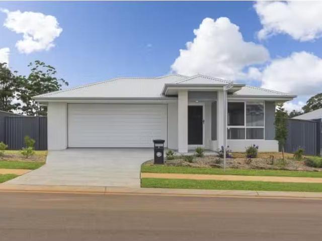 8 Pepperberry Parade, Port Macquarie House for rent Listed by.