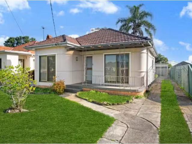 8 Picnic Point Road, Panania House for rent Listed by Mirna G.
