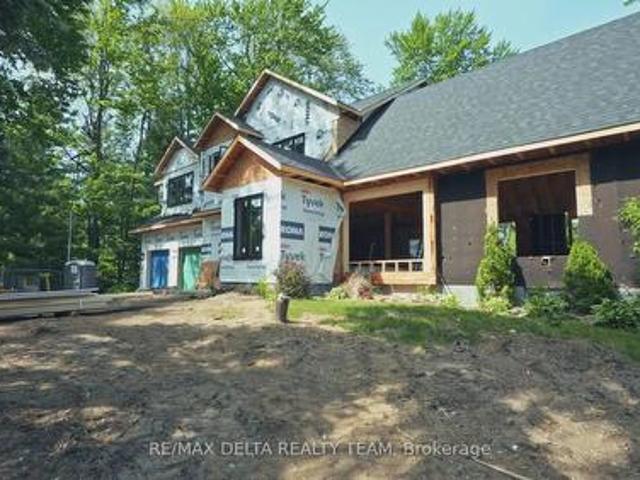 8 Pineglen Crescent, Ottawa, ON, K2E 6X7 house for sale | Listing ID X13444 | Royal LePage