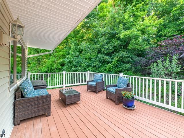 8 Pond Dr