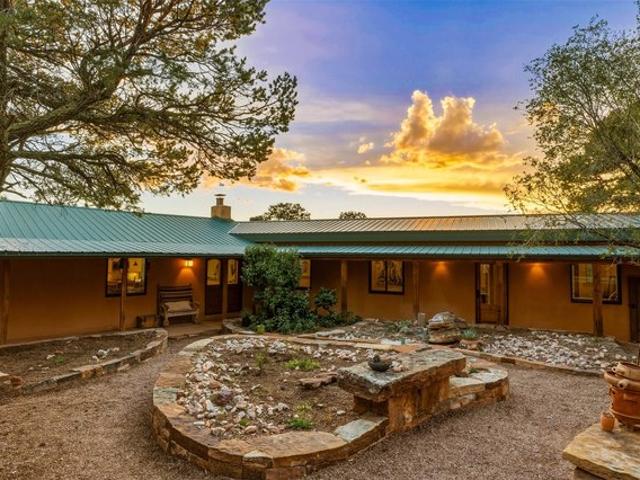 8 Price Ranch Rd, Santa Fe, NM 87505