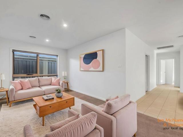 8 Quigley Street, Googong