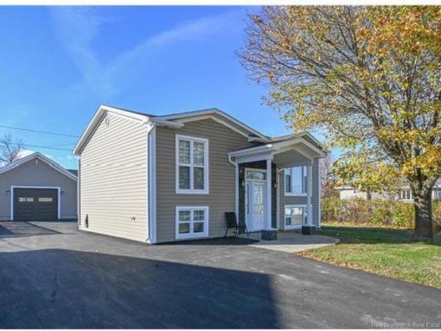 8 Rue Haché, Caraquet, NB, E1W 1A4 house for sale | Listing ID NB130789 | Royal LePage