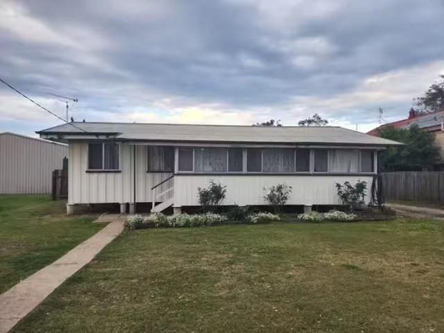 8 Railway Street, Forest Hill, QLD 4342