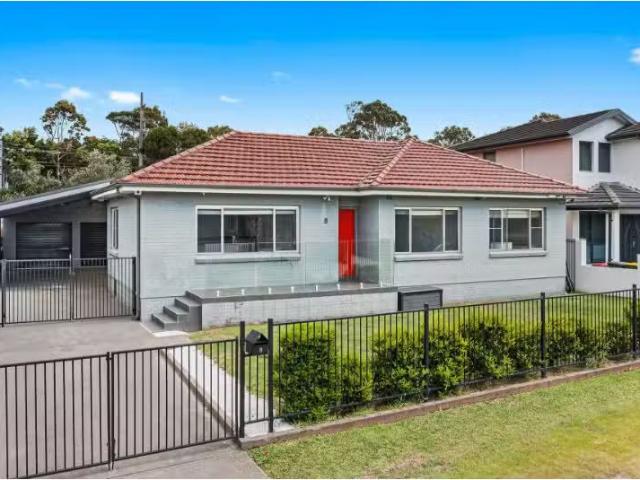 8 Rann Street, Fairy Meadow House for rent Listed by Nicole C.